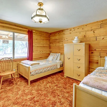 Cozy Family-Friendly Badger Retreat With Fireplace! Exterior photo