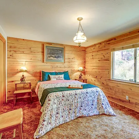 Cozy Family-Friendly Badger Retreat With Fireplace! Exterior photo