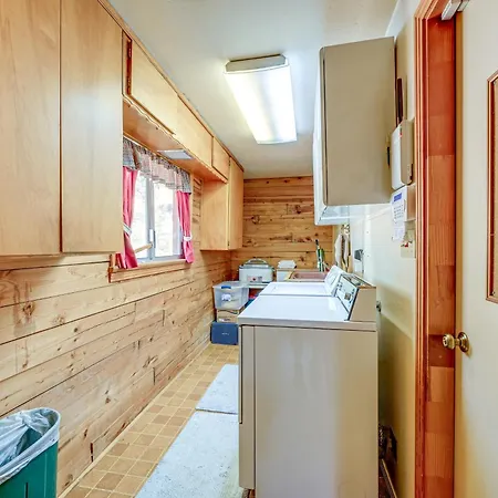 Cozy Family-Friendly Badger Retreat With Fireplace! Exterior photo