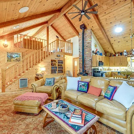 Cozy Family-Friendly Badger Retreat With Fireplace! Exterior photo