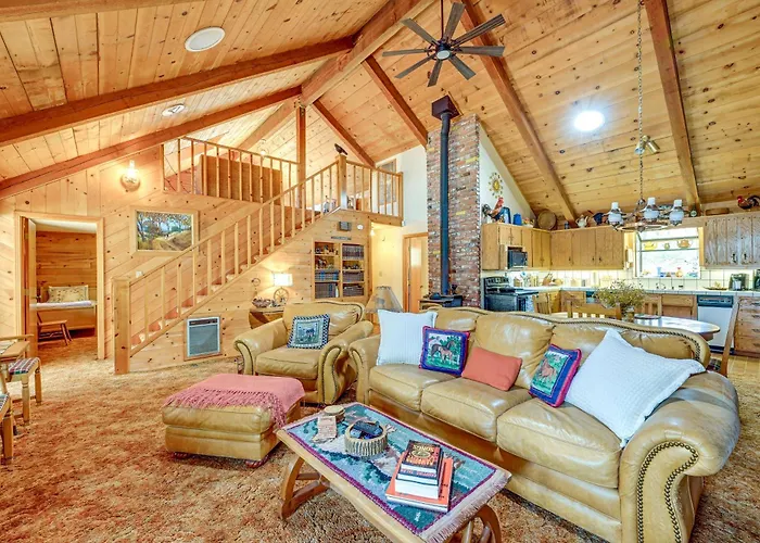 Cozy Family-Friendly Badger Retreat With Fireplace!