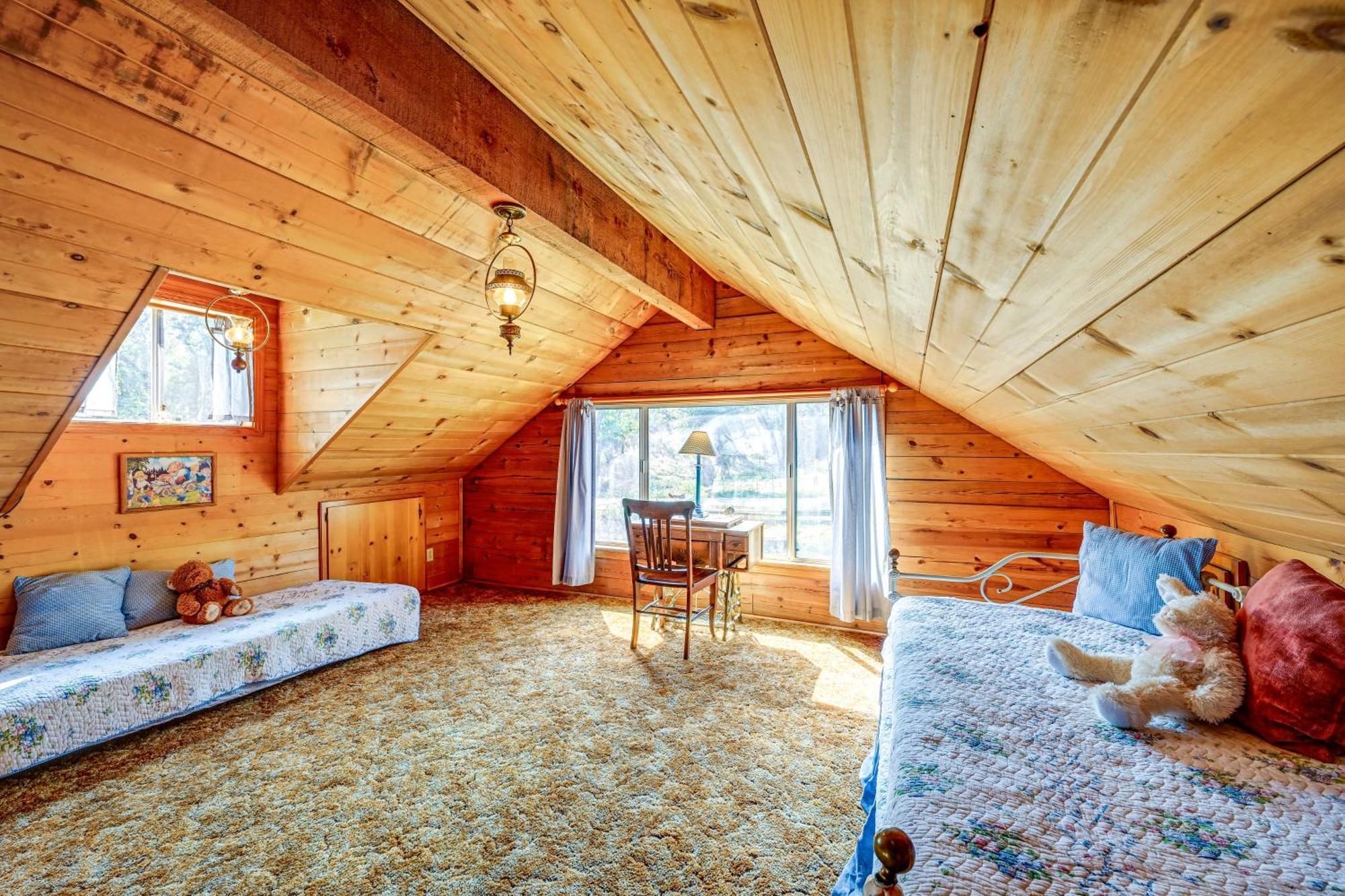 Cozy Family-friendly Retreat With Fireplace! Badger