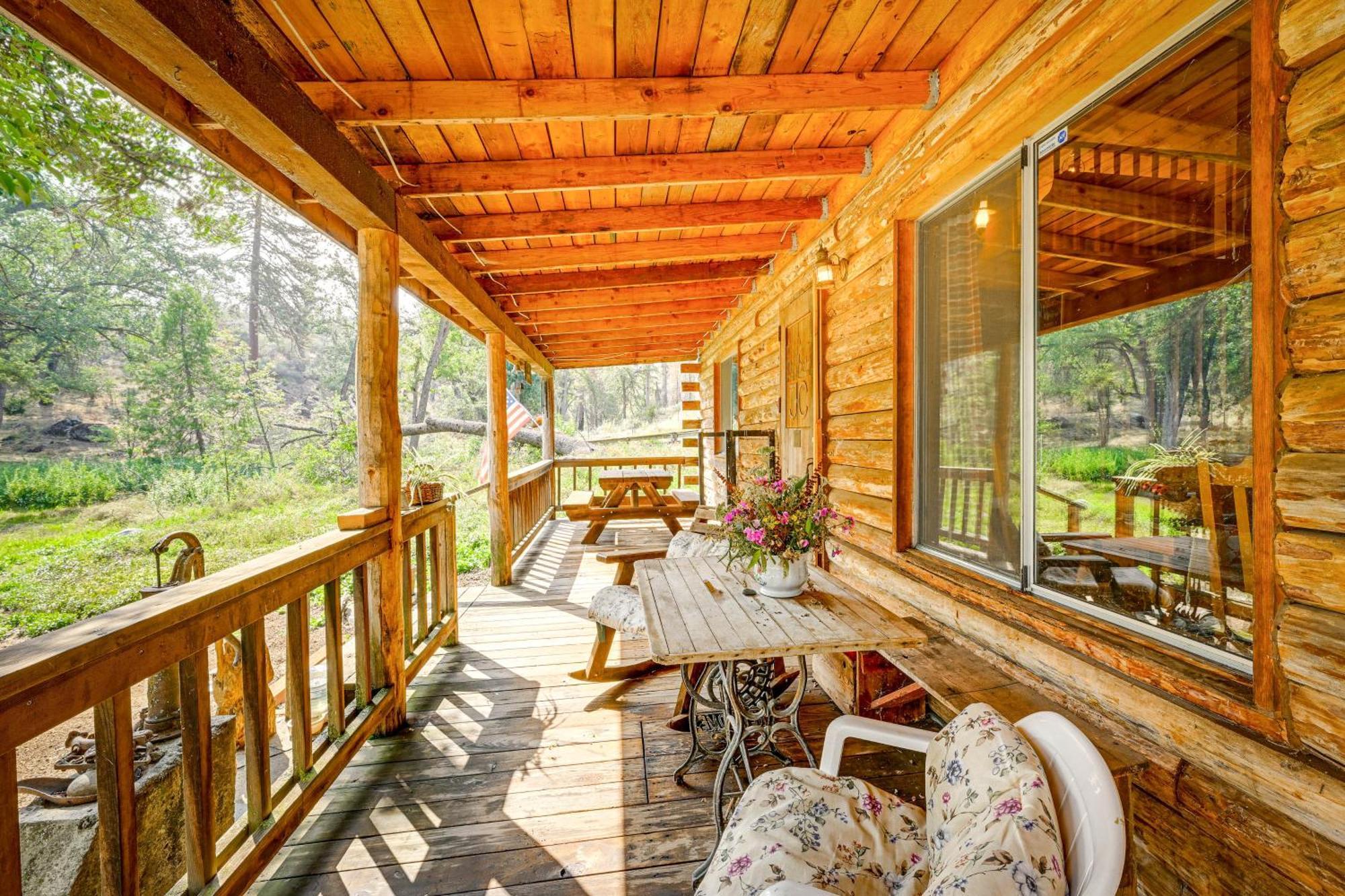 Cozy Family-friendly Retreat With Fireplace! * Badger