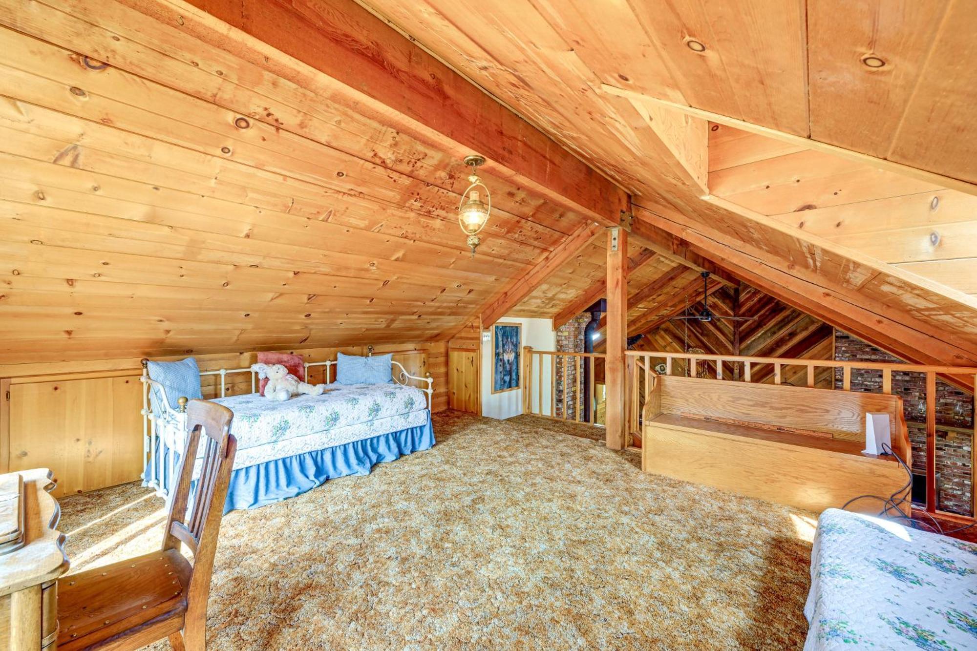 Cozy Family-friendly Retreat With Fireplace! Holiday home