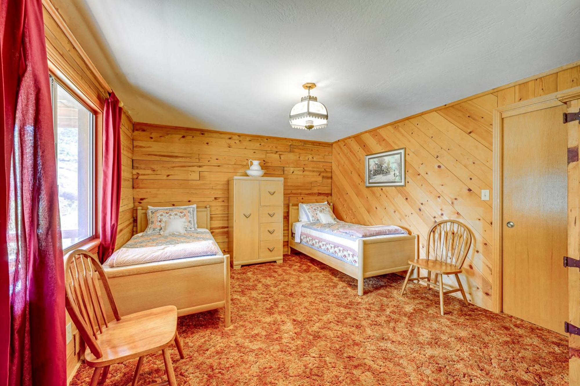 Holiday home Cozy Family-friendly Retreat With Fireplace! *