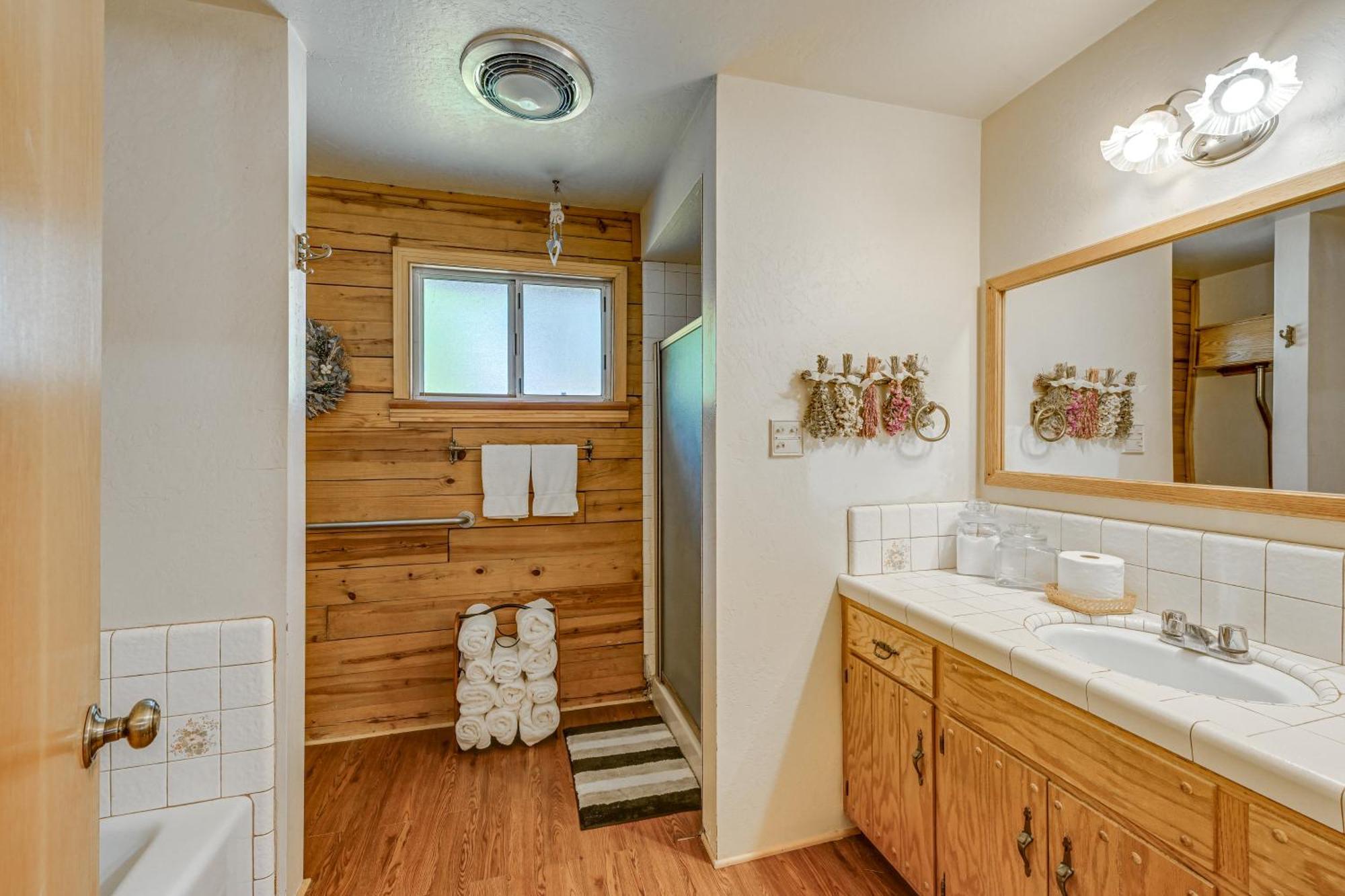 Cozy Family-friendly Retreat With Fireplace! Holiday home