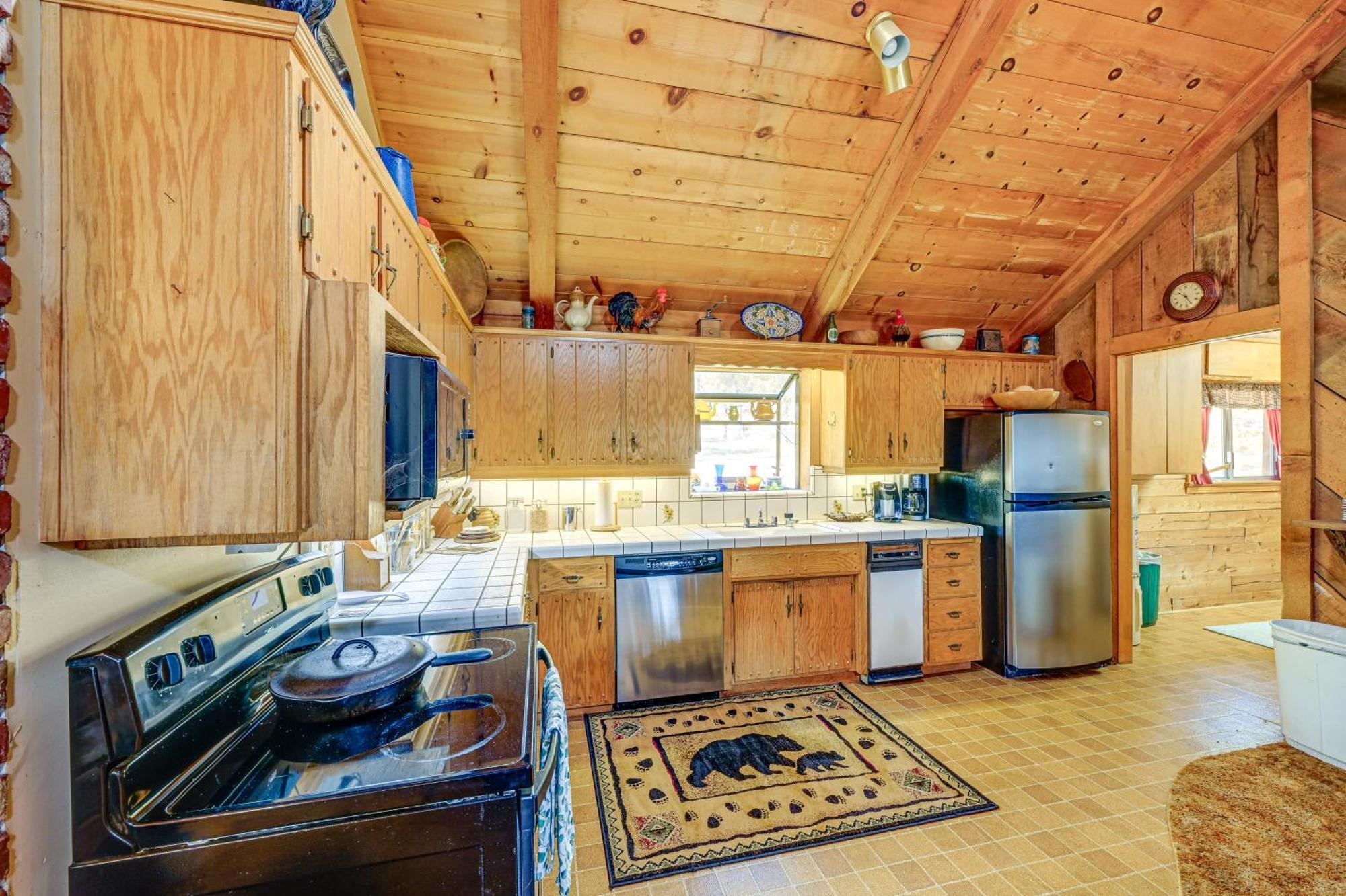 Holiday home Cozy Family-friendly Retreat With Fireplace! Badger