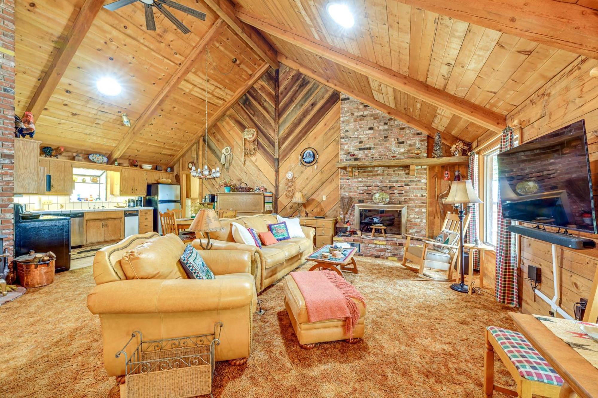 Holiday home Cozy Family-friendly Retreat With Fireplace! *