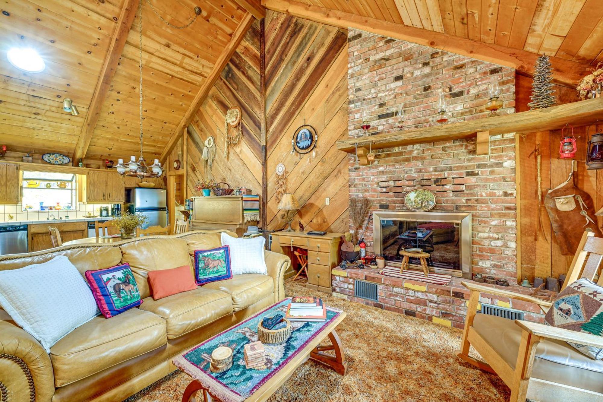 Cozy Family-friendly Retreat With Fireplace! Holiday home Badger