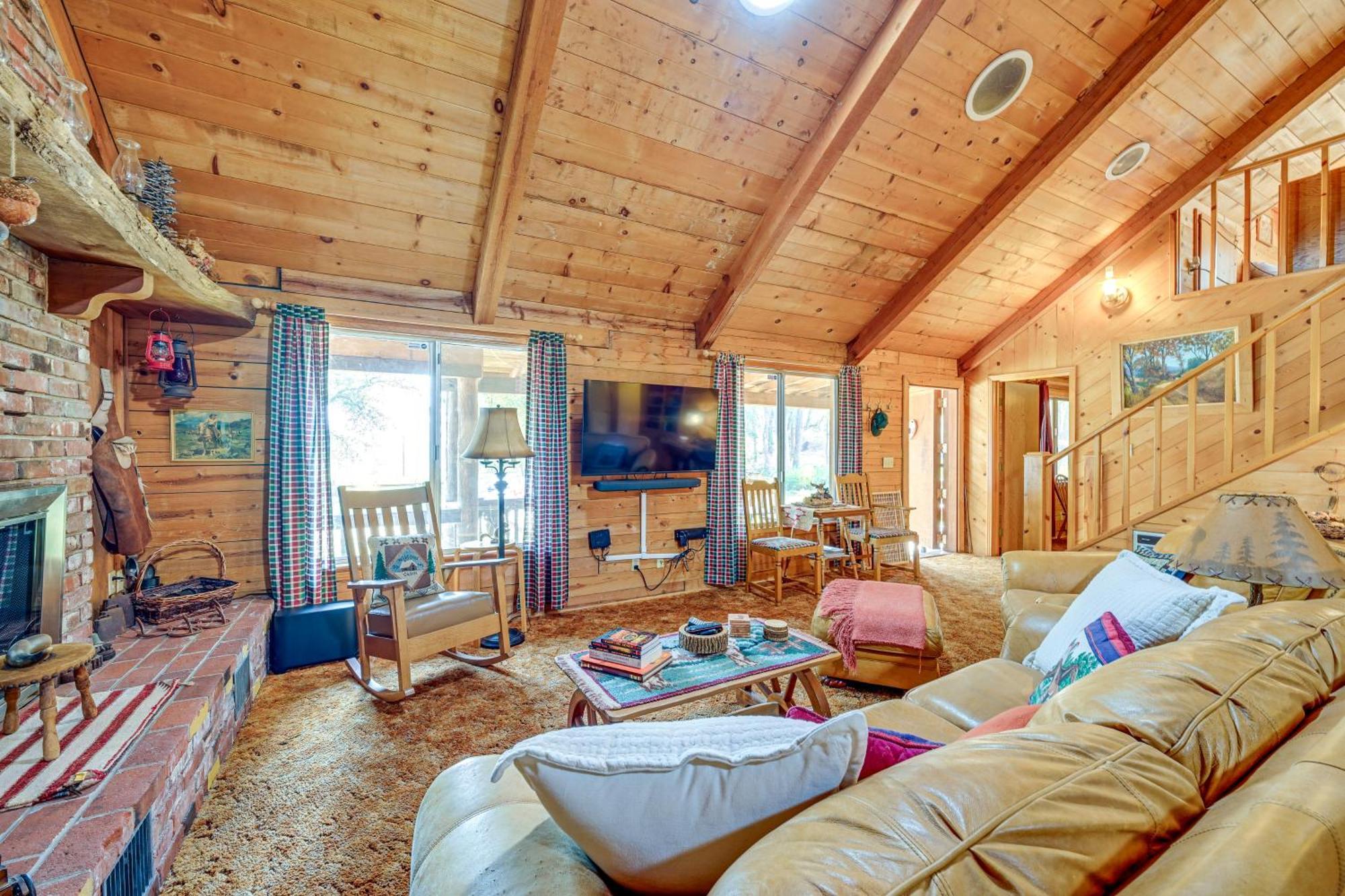 Holiday home Cozy Family-friendly Retreat With Fireplace! *